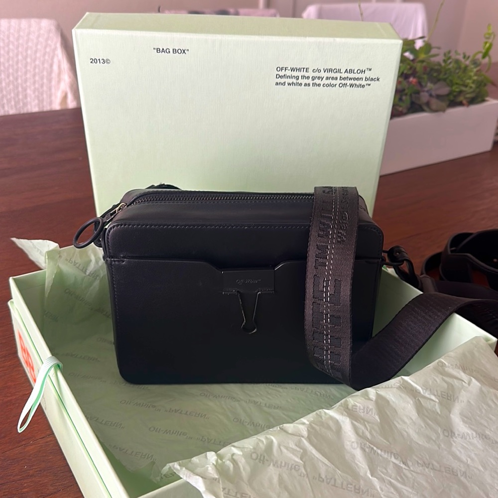 Off White c/o Virgil Abloh Men’s Black Camera Bag